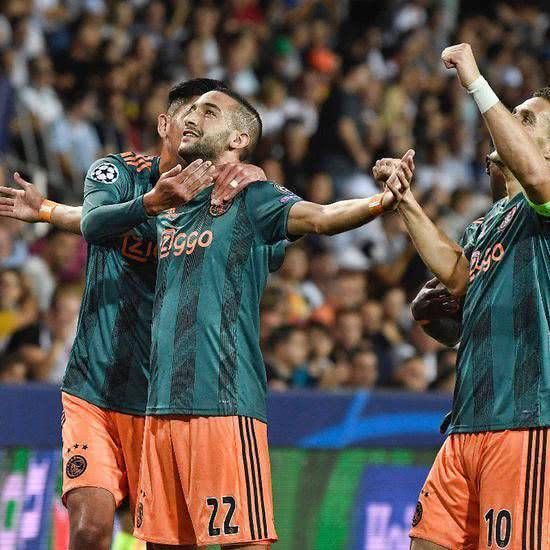 本赛季的首 本赛季的首