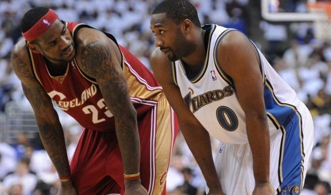 都充满了紧 都充满了紧